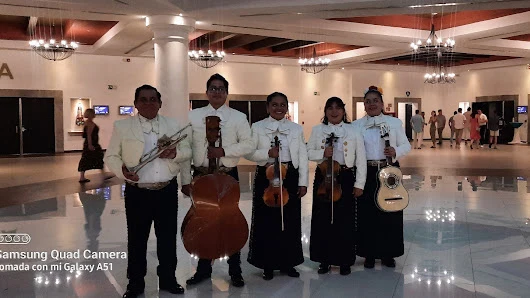 Mariachis en playa del carmen/Tradición Mexicana